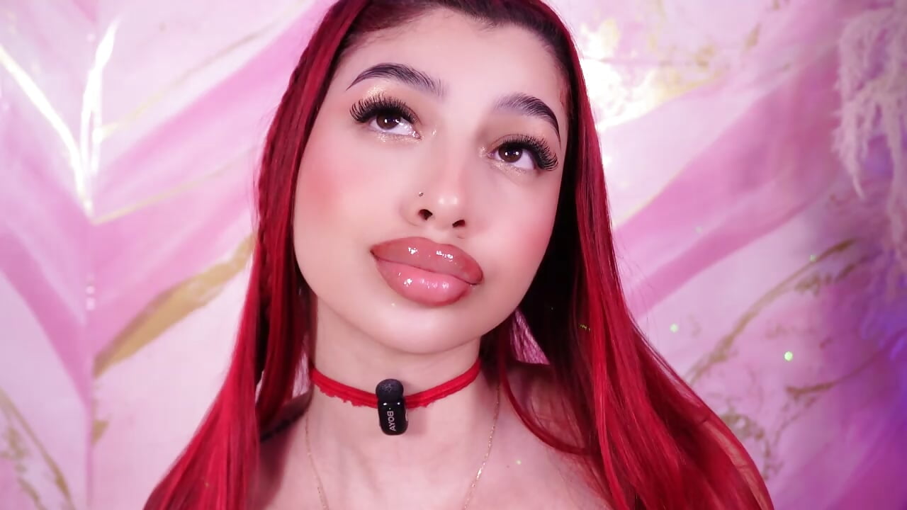 [21 Jul 18:48] Public Show - video by Scarlett-jones00 cam model