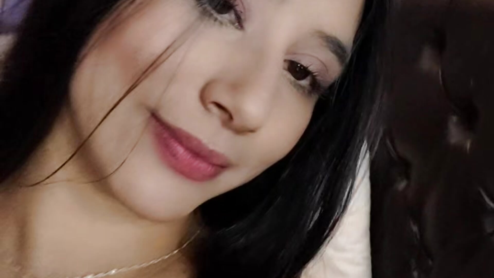 Besitos los quiero ❤️ – video od webkamerové modelky milarous