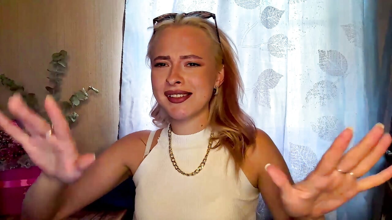 Hey hey 🌸 - clip cu MagenDilling model videochat