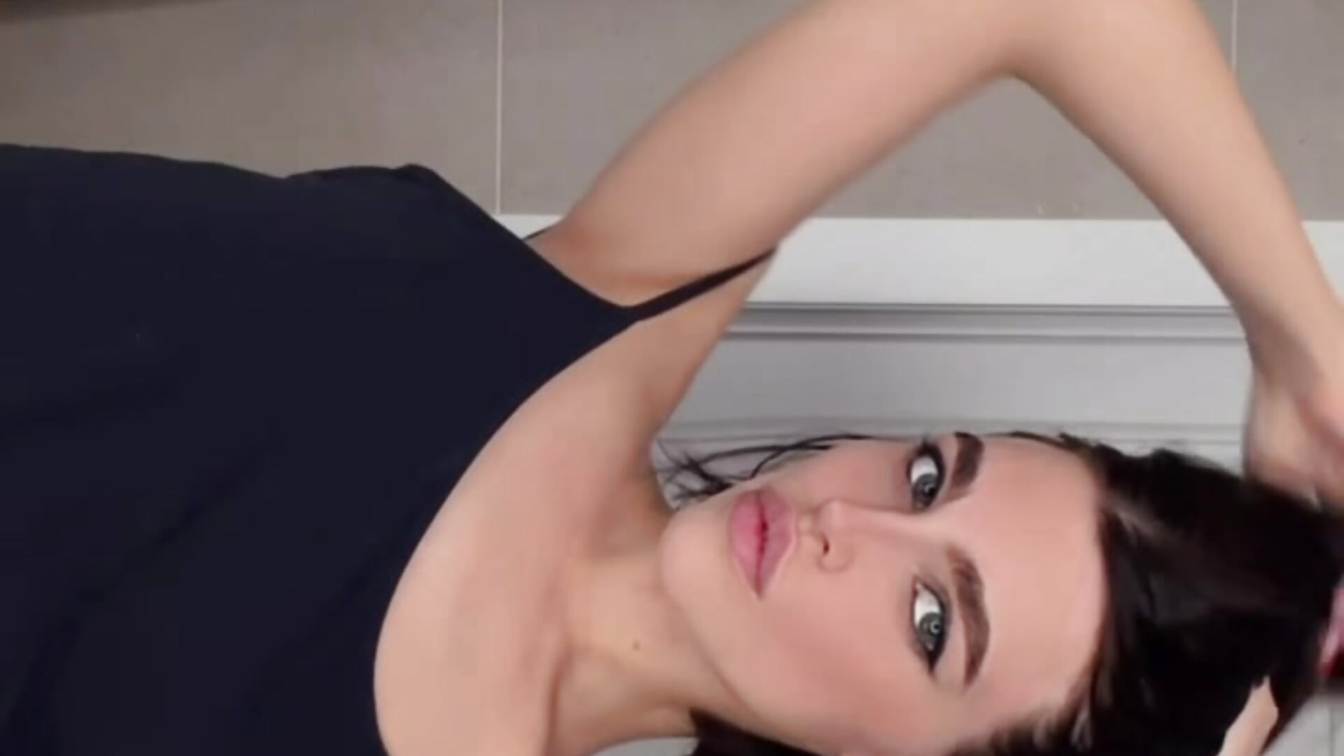 look on my eyes 👀 - video của người mẫu cam BambyDreams