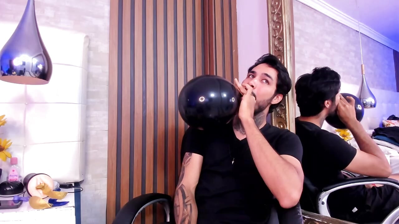 making the balloon really big - video av JacksonGreenn cam-modell