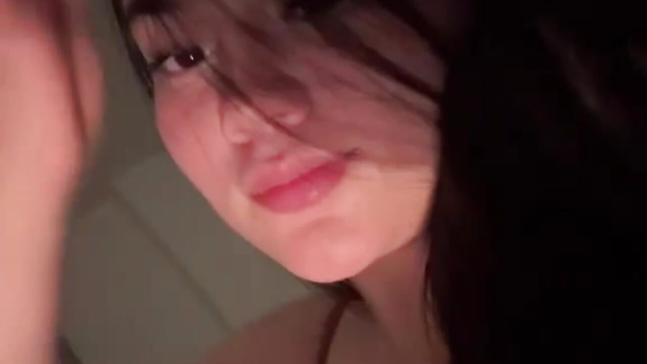 profile-intro-video-1784165198 - video av sara_novoa cam-modell