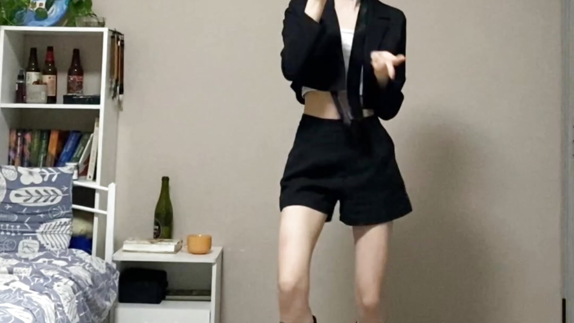 My tiktok dance heh - video av Oliviacuteone cam model