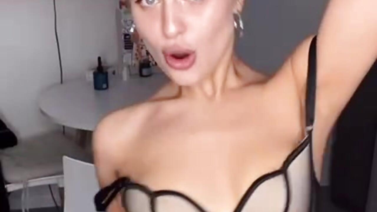 Forever & ever - Vídeo de Daisy_Wave, modelo de vídeos