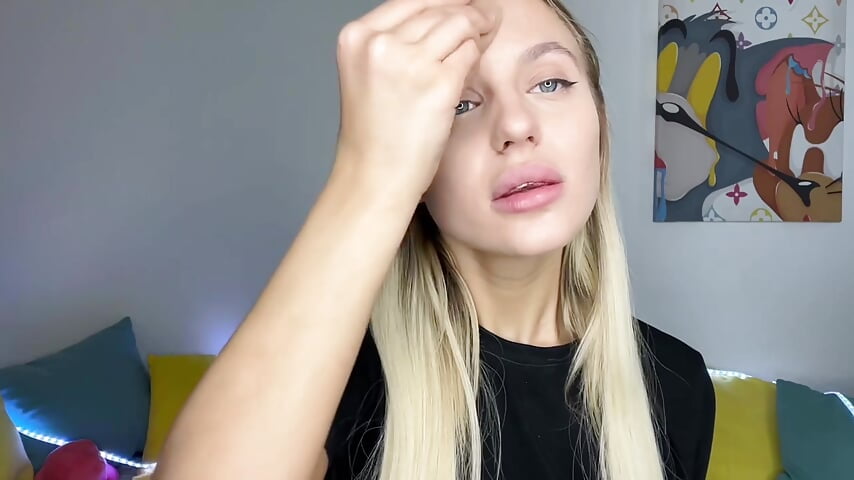 Doing my Makeup - video by Daisy_Wave cam model