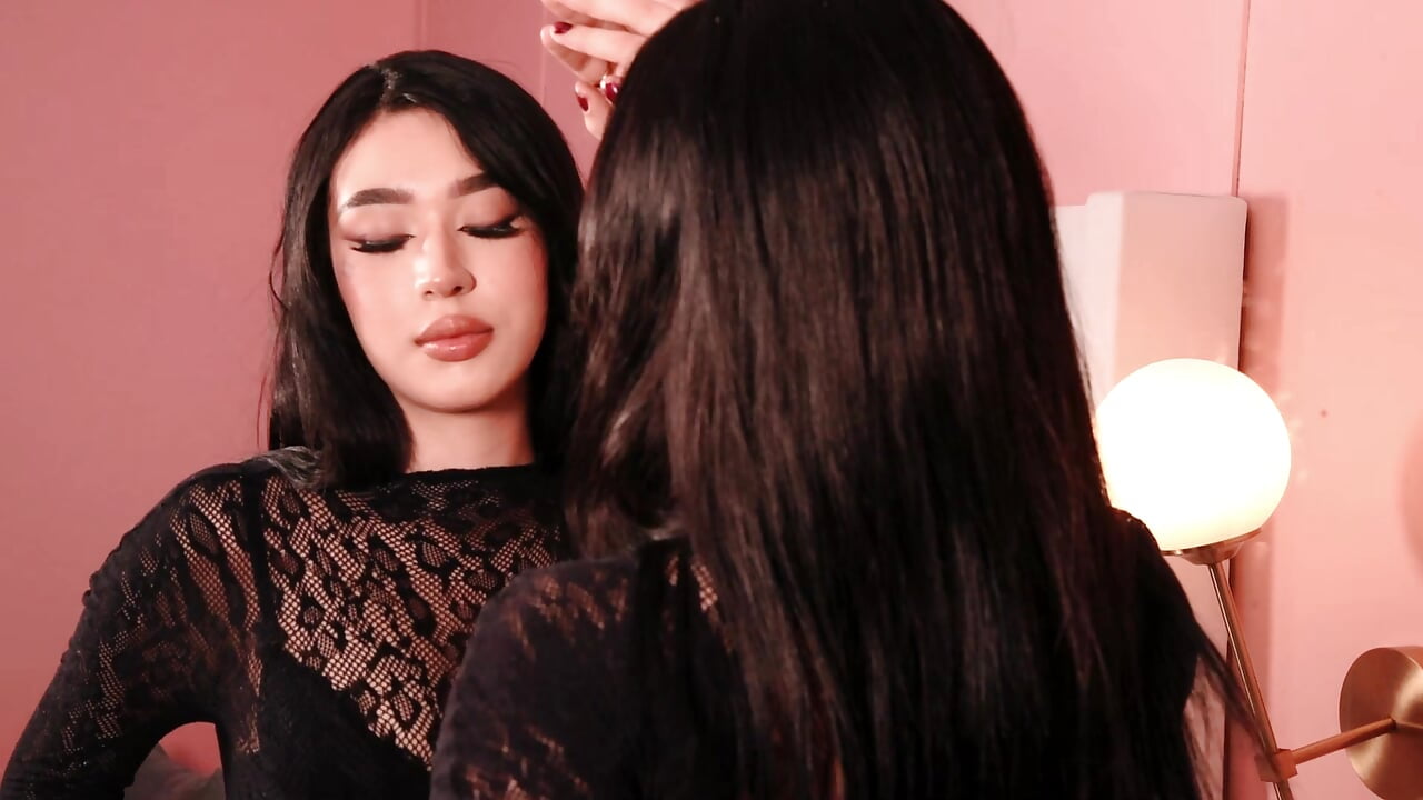 Do you wanna see more? - video di kylie_luna modella di cam