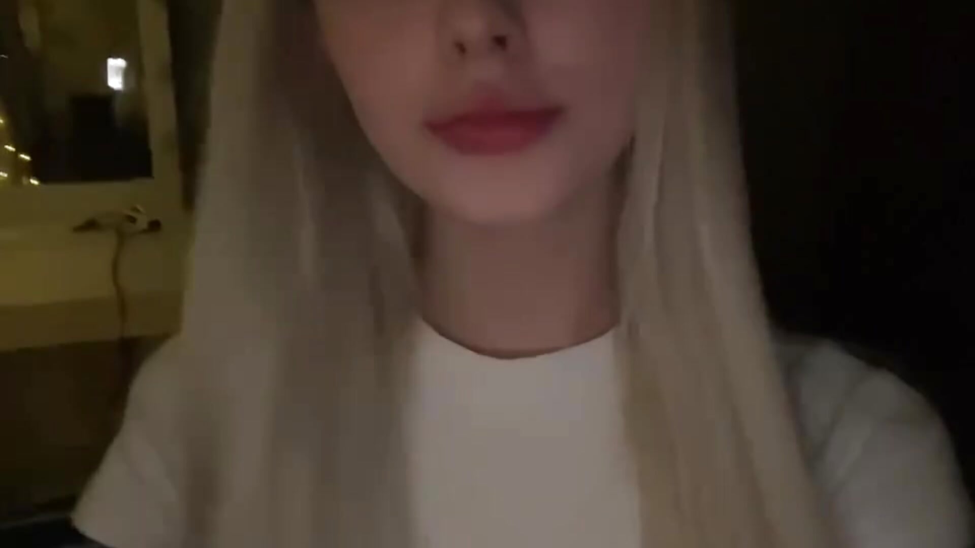 Am I cute? – video af avrorasky cam-model