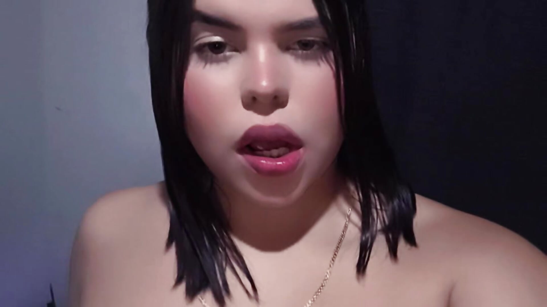 21120 - clip cu samanta_00 model videochat