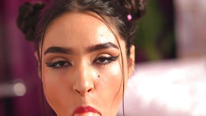 Pov close-up deepthroat sloppy blowjob – video af AishaSkye cam-model