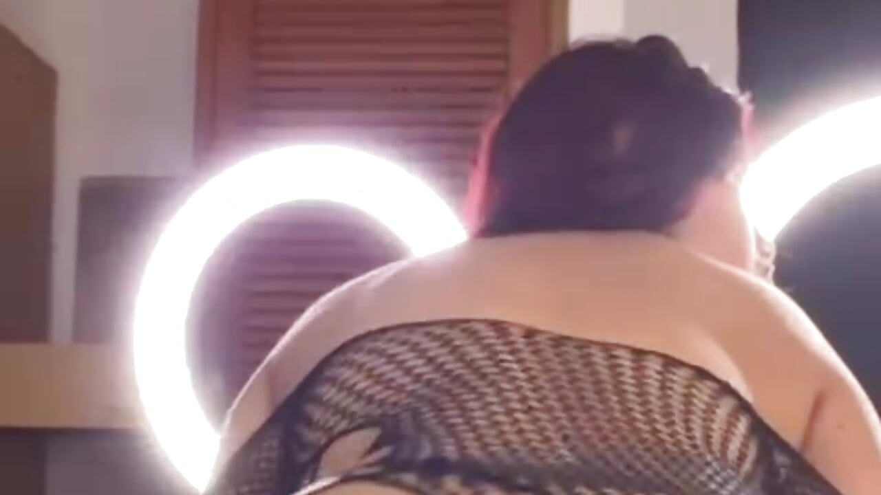 How's my butt in close-up?🍑🍑 - vídeo de la modelo de cam gigii79