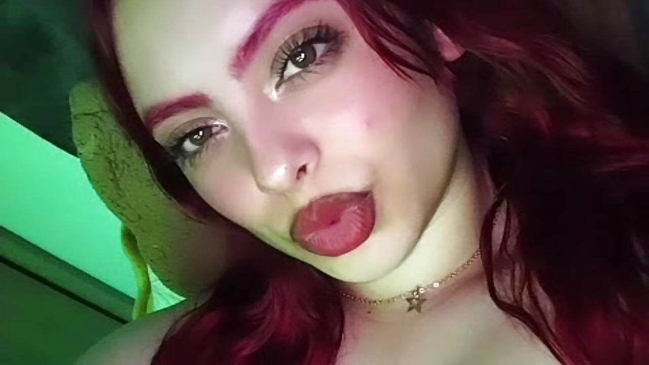 kiss me - clip cu Alaia_25 model videochat