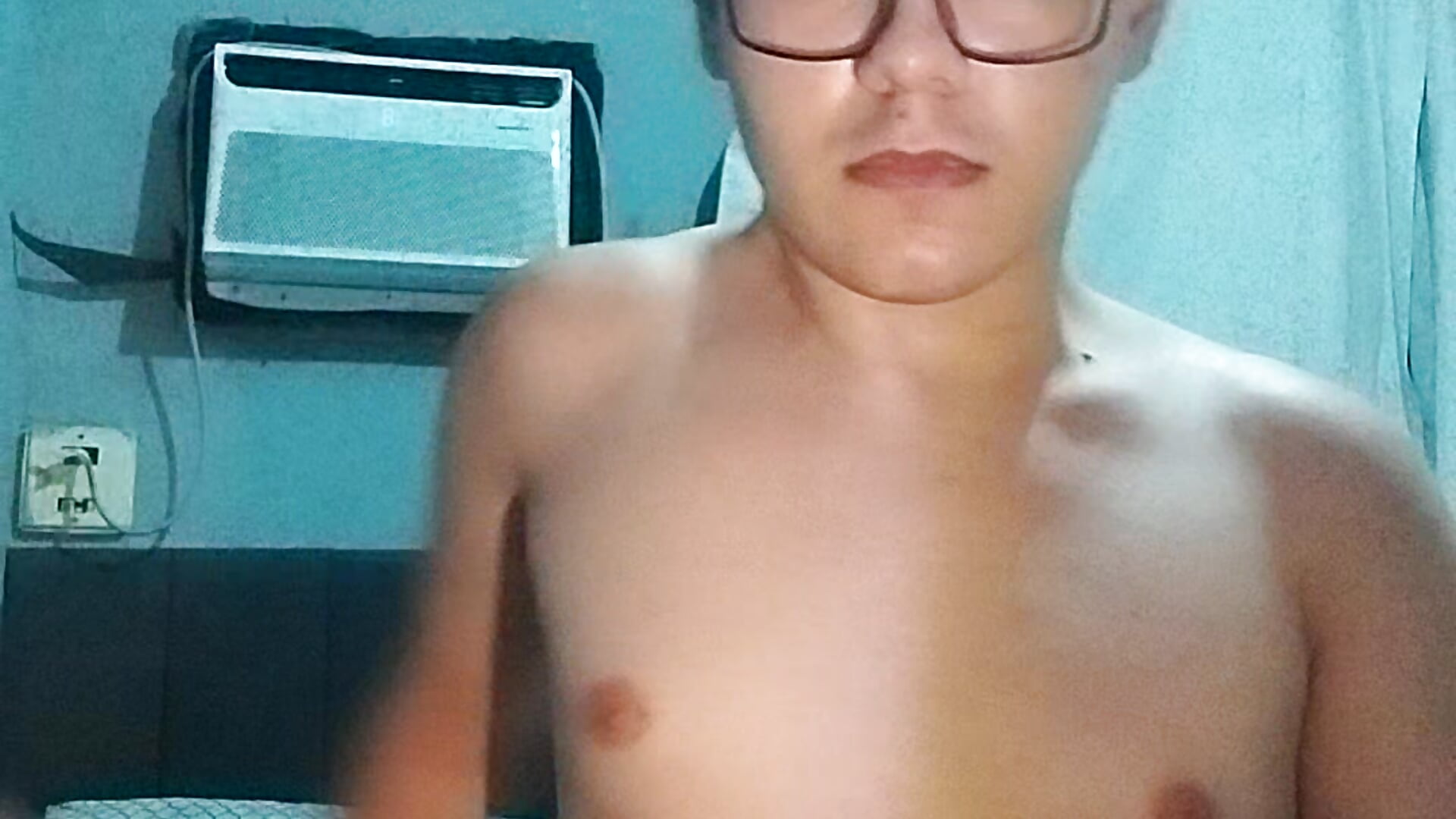 Gozada rápida de perna aberta. - video của người mẫu cam LovelyLight