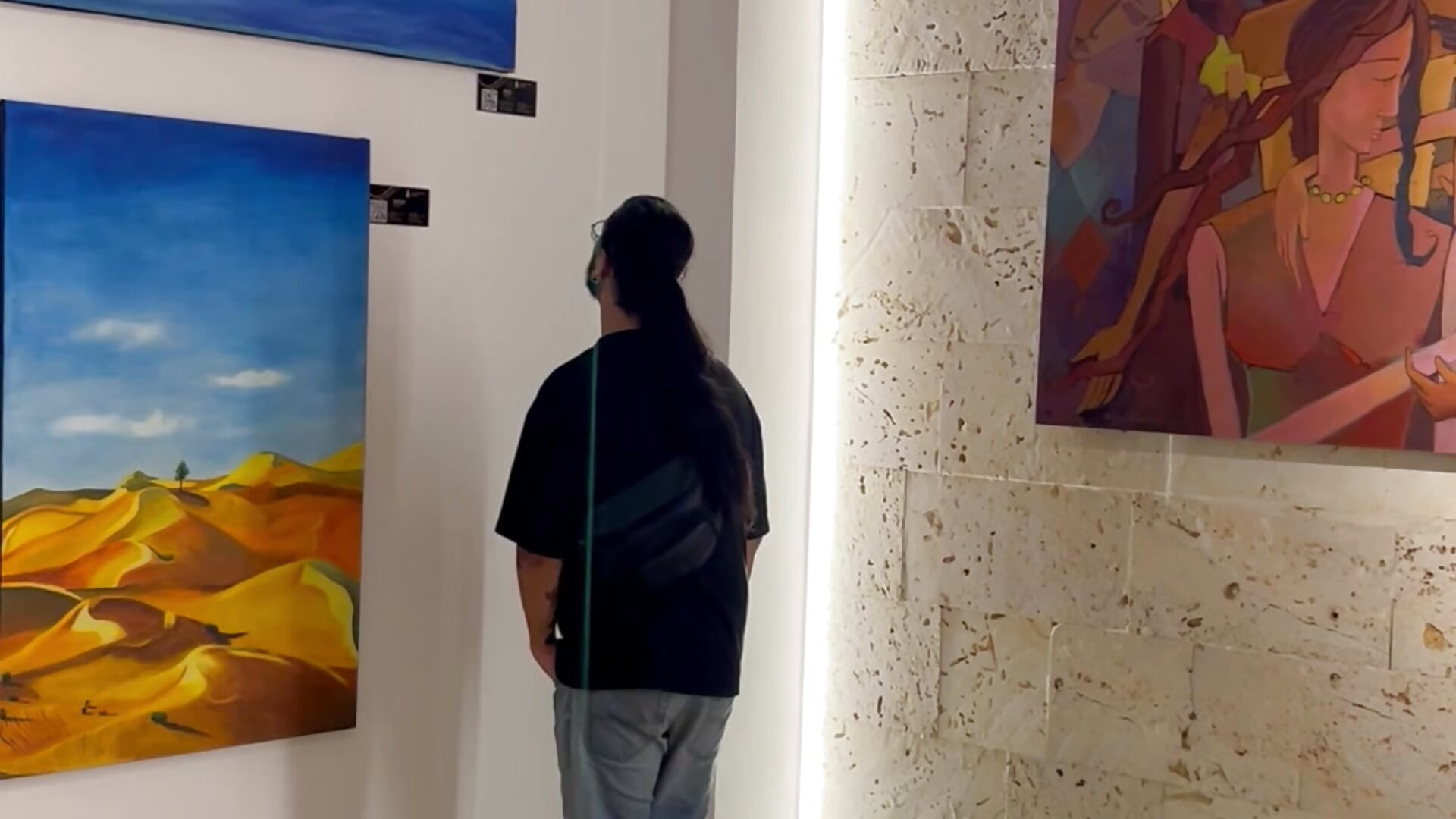 visiting galleries and museums - clip cu NurNikolao model videochat