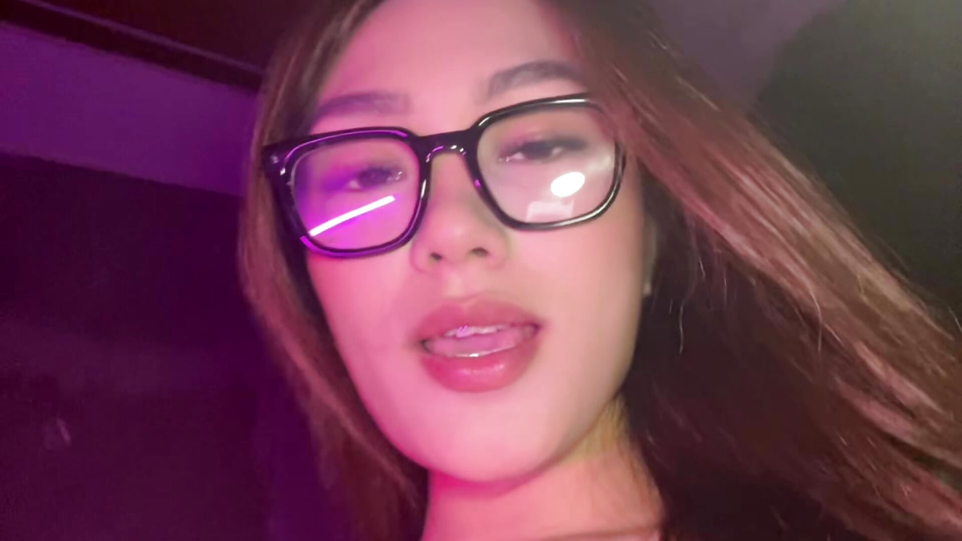 thirst trap – video modela na kameri prettysexylicious