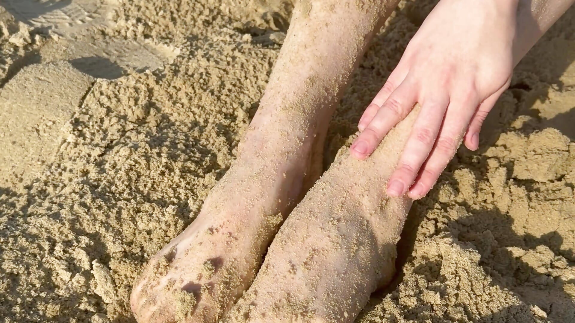 Sand and feet or feet and sand?🌝