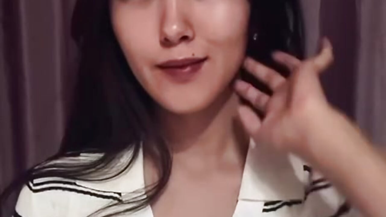 A quiet second, rescued from a noisy day - video by BettySchwartz cam model