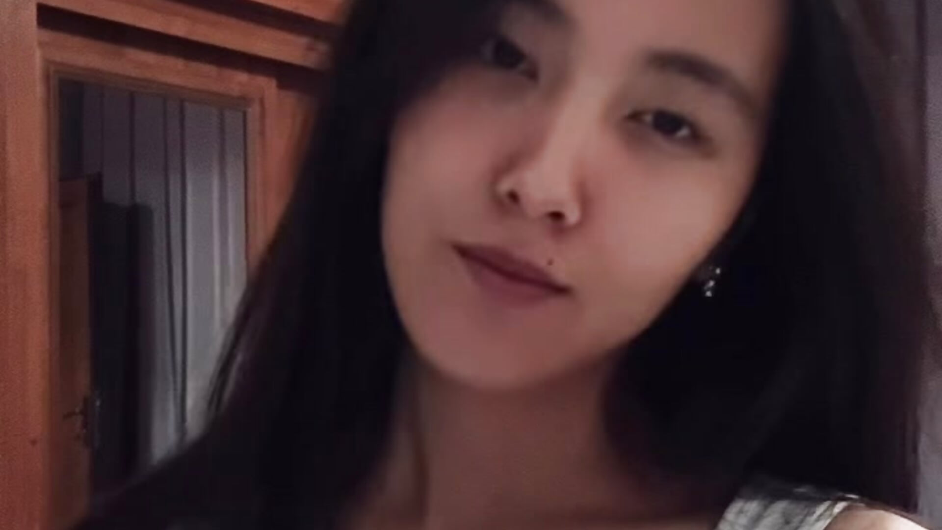 Taking a step back from all the digital noise just to observe what’s around me 🌿🕊️ - video by BettySchwartz cam model