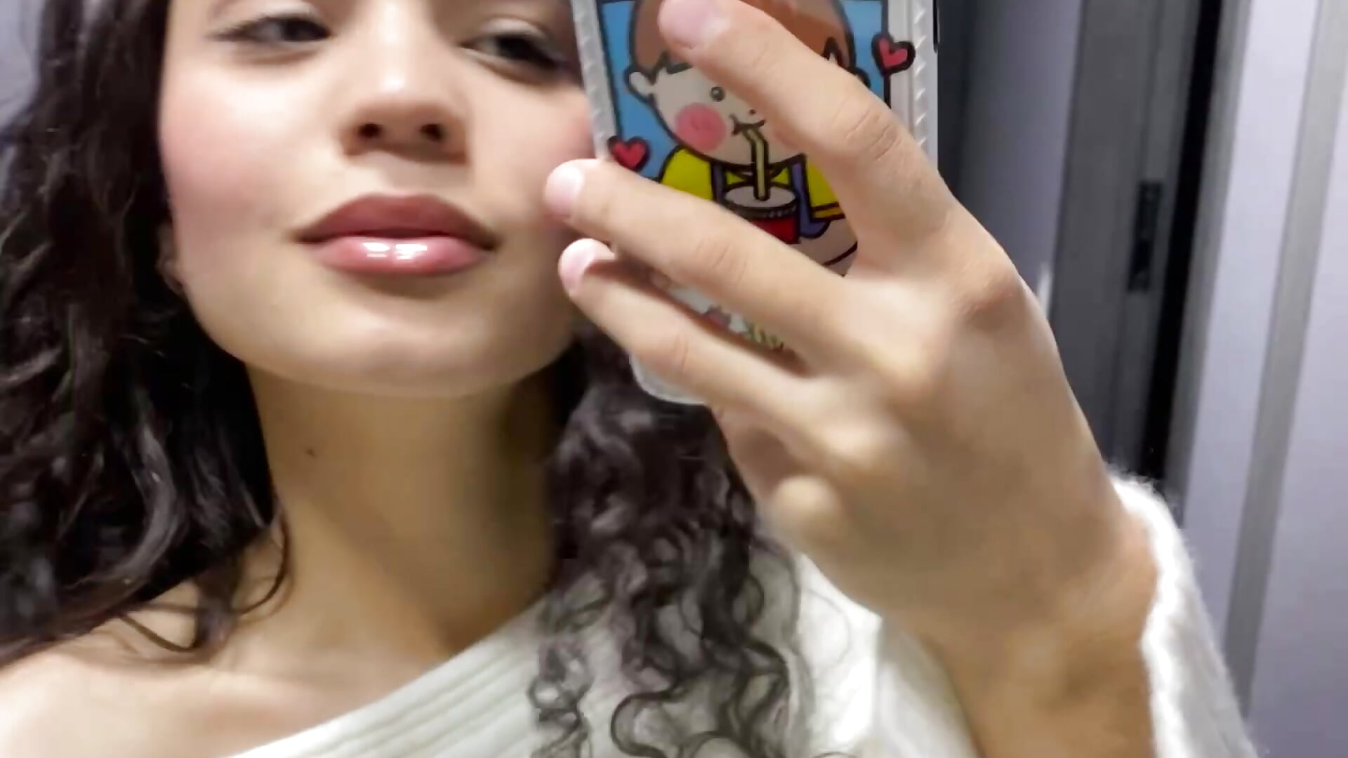 A difficult puzzle: either an angel or a spark. – video od webkamerové modelky BrendaBennett