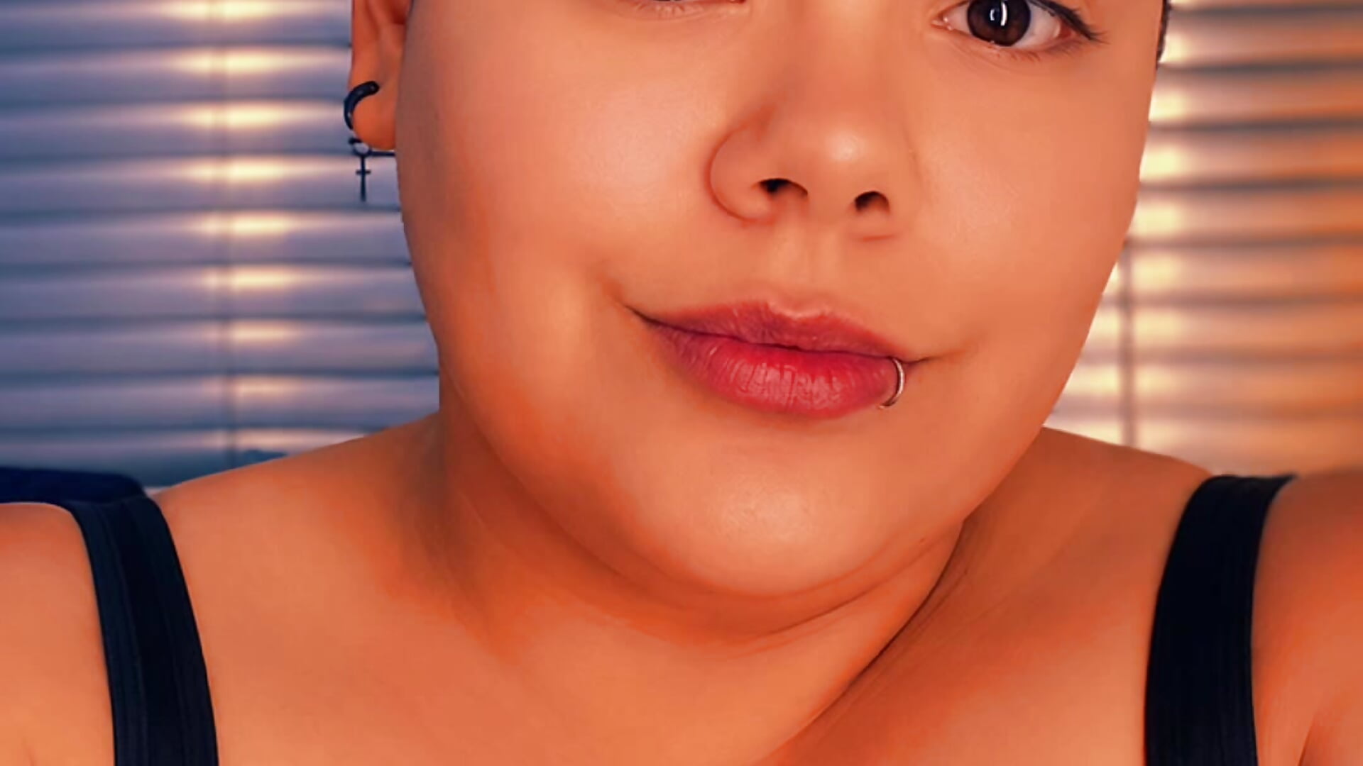 copy_1C193E47-0279-459C-83EC-B8C3D642F2A9 – video od webkamerové modelky Inked_lor