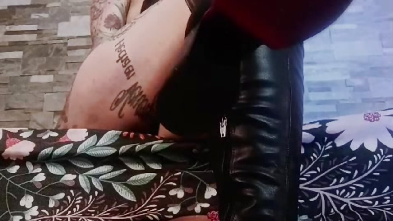 This boots are made for walking 👠🔥 – video af KendallDemie cam-model