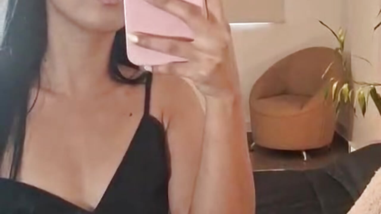 Horny and needing you to take control of me 😈😍 — filmik SofiaRestrepo-, modela(-lki) na kamerkach