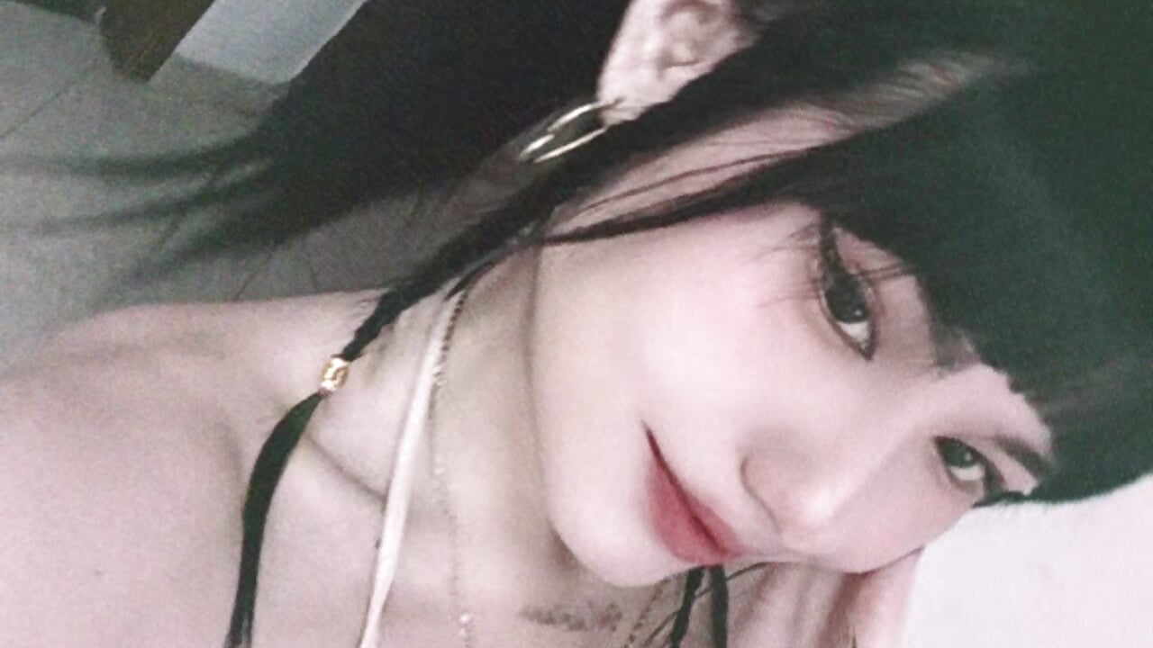 Amore🫦💓 - vídeo de la modelo de cam _Luna_Blooms