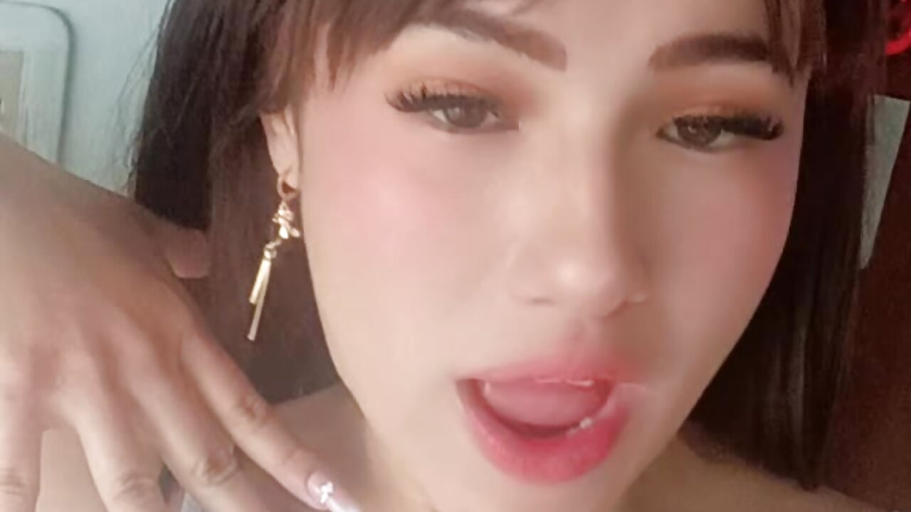 🥵🔥 - video by _Luna_Blooms cam model