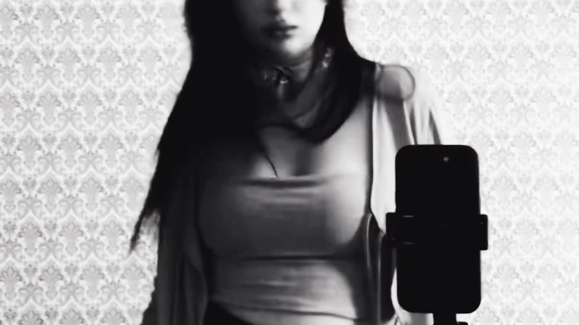 Maybe we should play?)) - video di HornyBlogger modella di cam