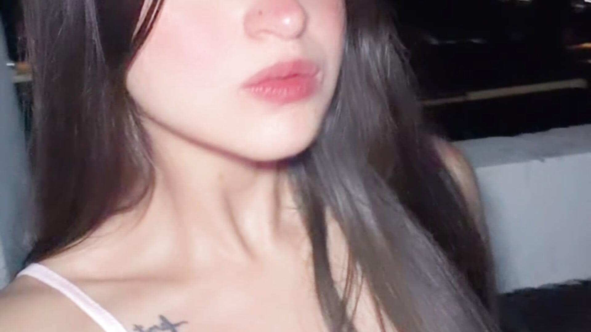 B3DC52A4-7D4D-4621-AC5B-D169171ADB9A - video van Ms_sunny cam-model