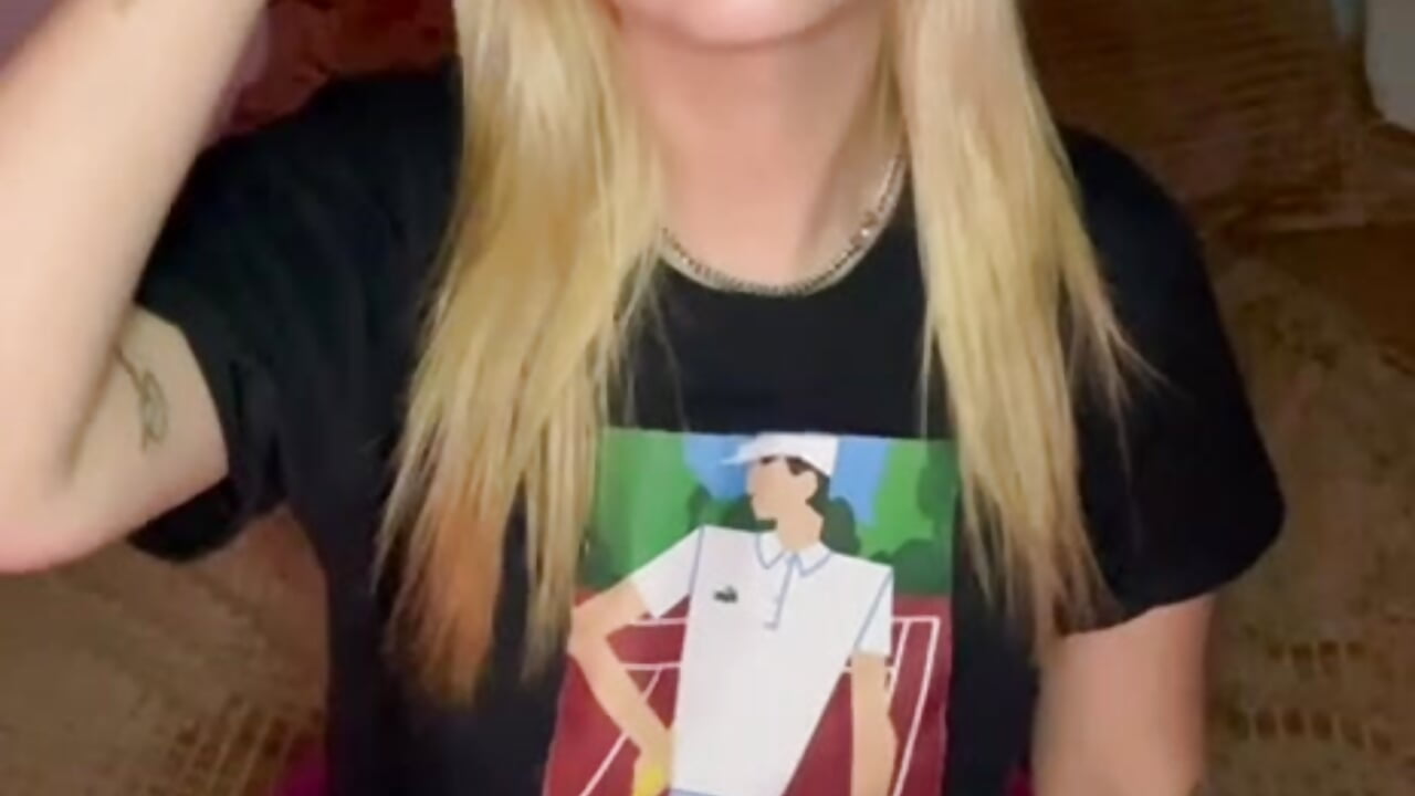8776785801234628366 - video van EmillySinn cam-model