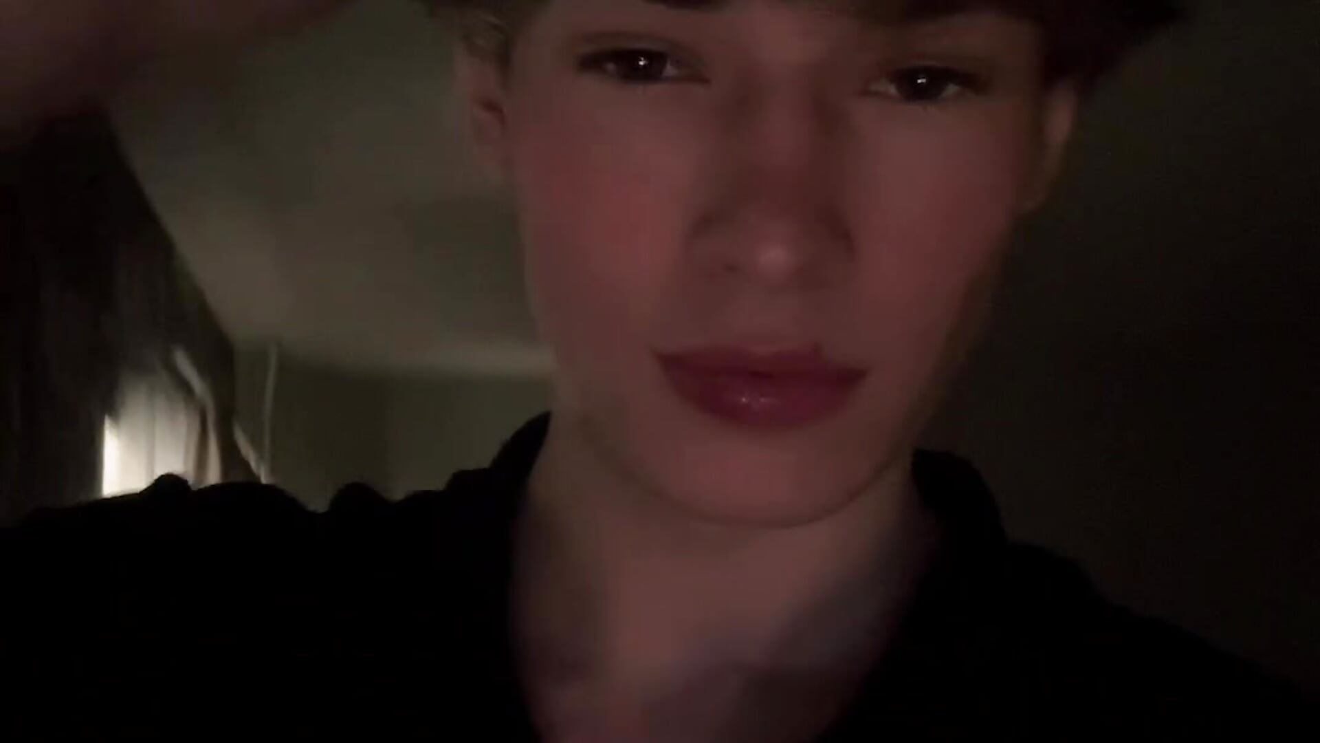 Hi – video od webkamerové modelky kevingarsiaa