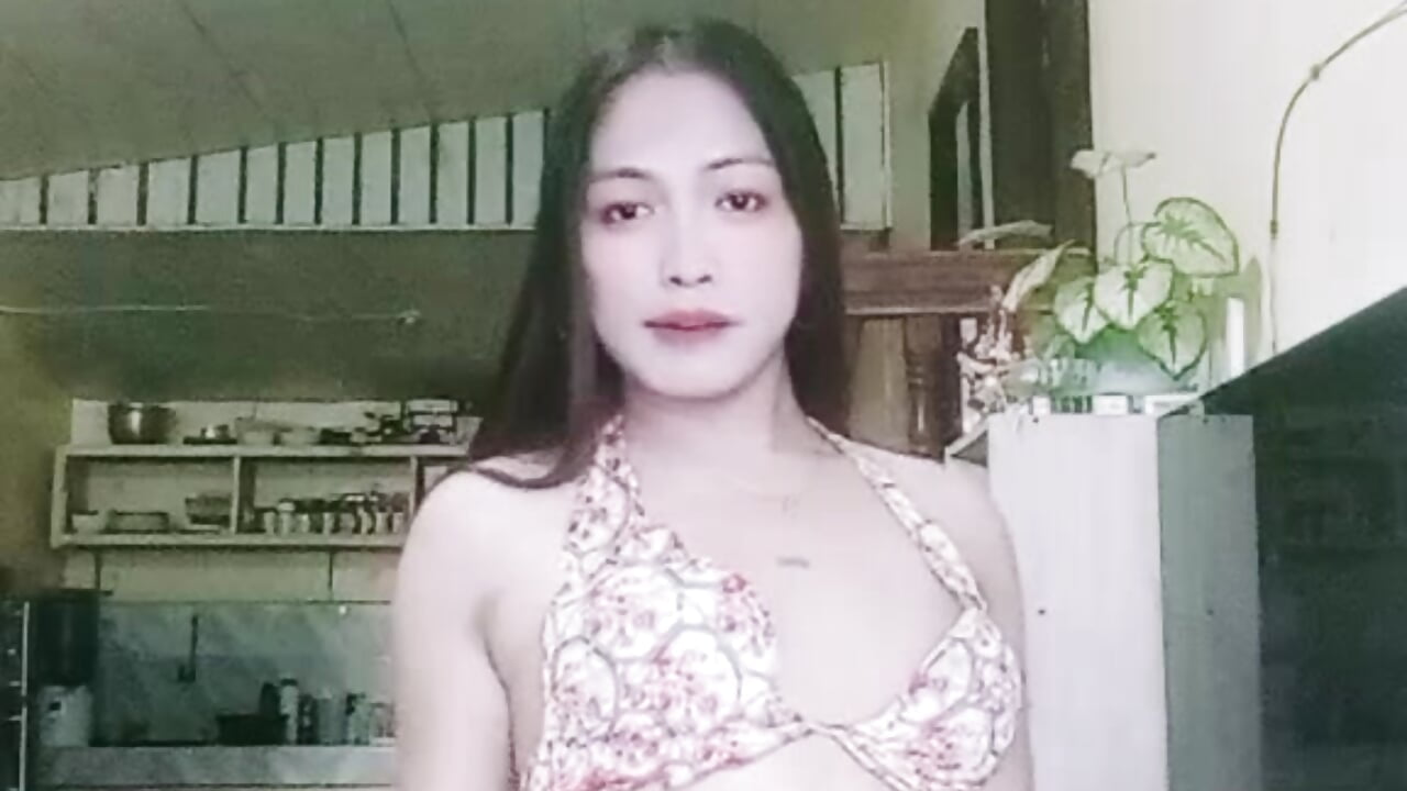 f3130768-2ced-4f1a-a1e5-6688df00013a – video modela na kameri Mia_eyh