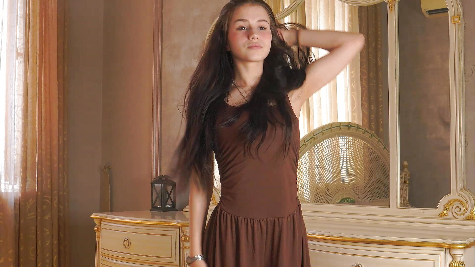 A little me - video di MarylynnBevil modella di cam