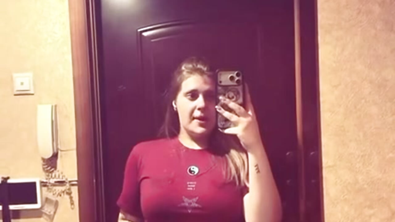 it's mee <3 - video by MossCradle cam model