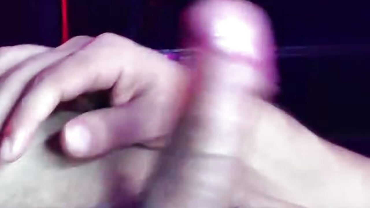 playing around - vidéo du modèle de showcams roxiii_