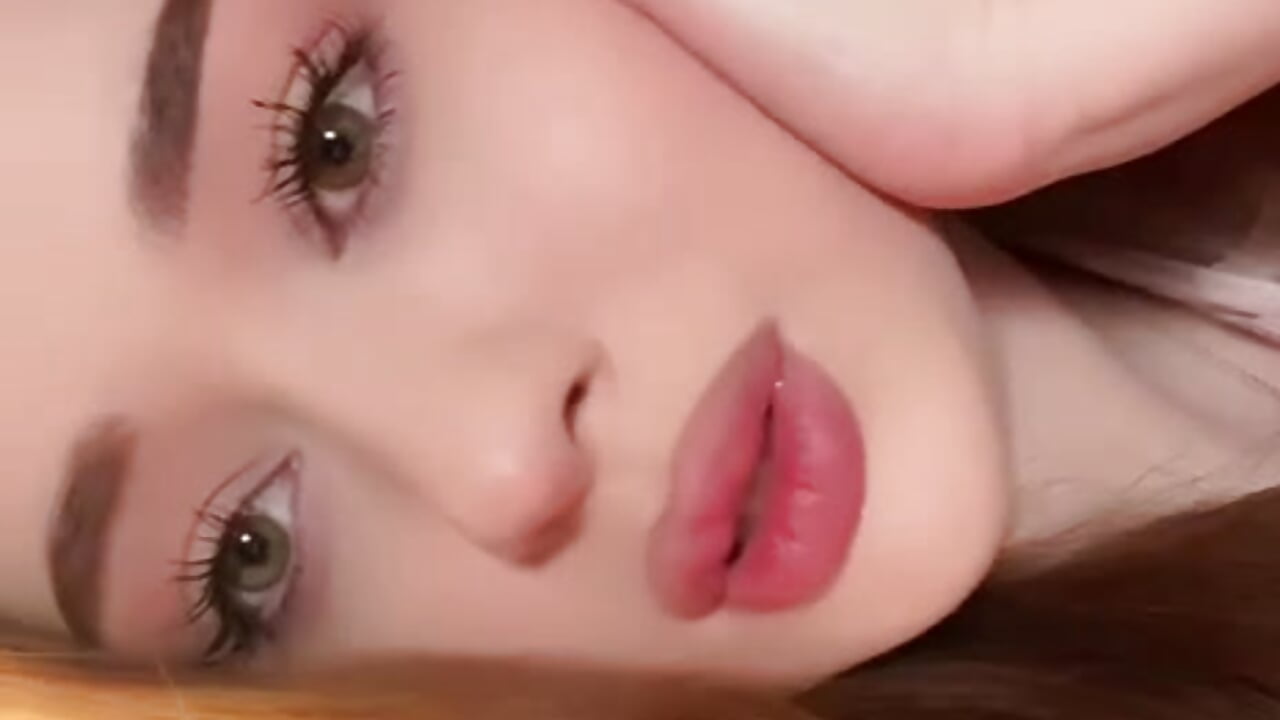 just lipsync 4u) - βίντεο μοντέλου Mira_Blow