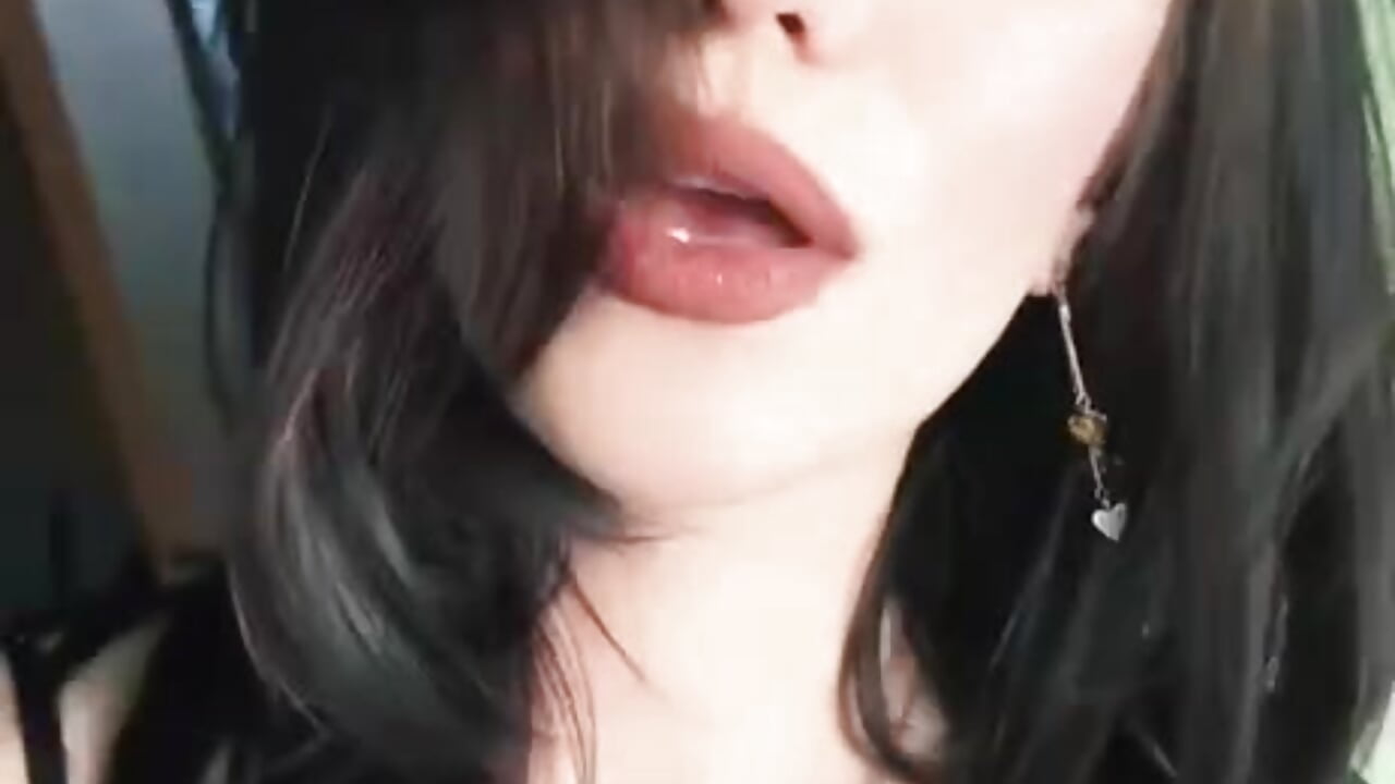 It me! - video by crimson_ellie0 cam model