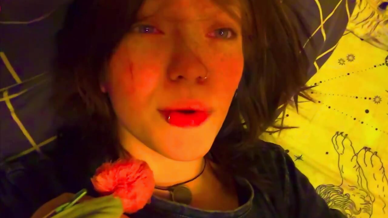 Warm - video by crimson_ellie0 cam model