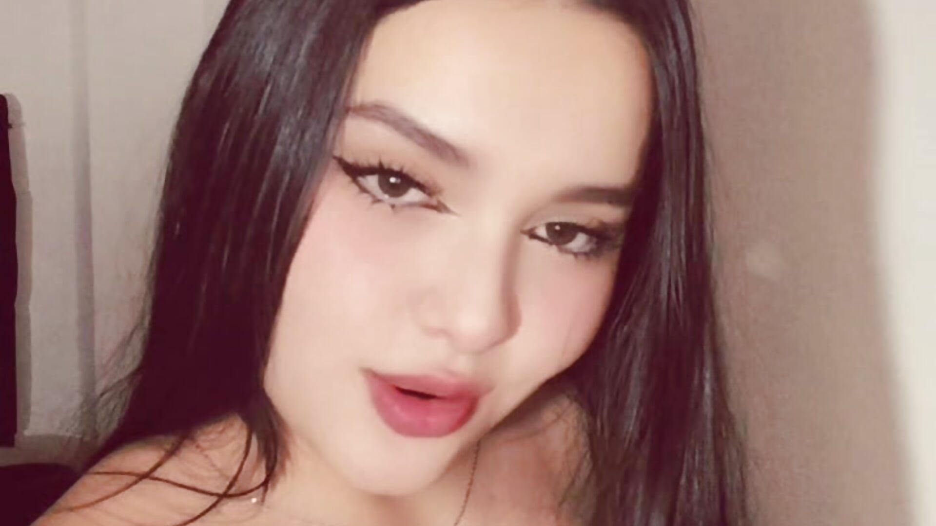 What if you wake up in my bed?❤️‍🔥 - video by yumekuu cam model