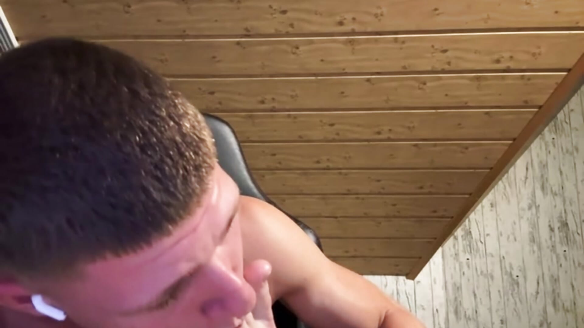 Suck my feet – video modela na kameri BigDickPattt