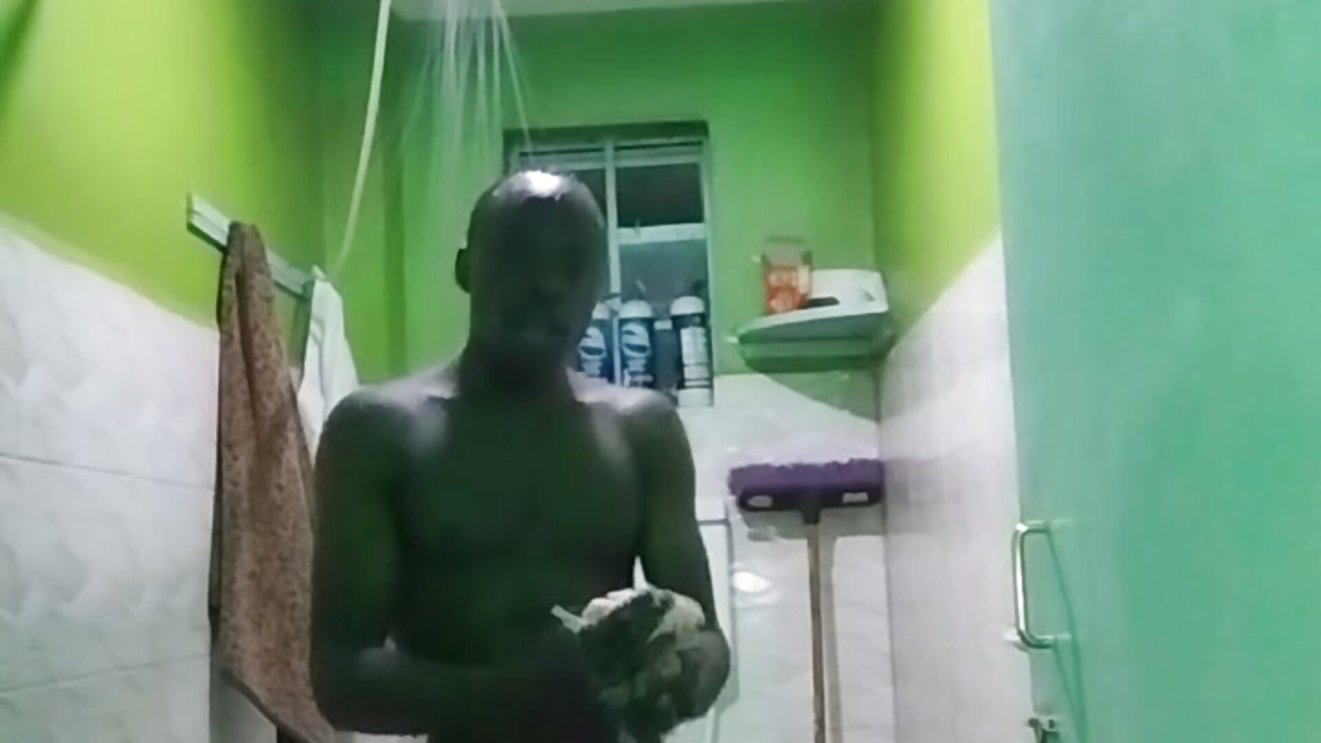 SHOWER TIME 🚿😲