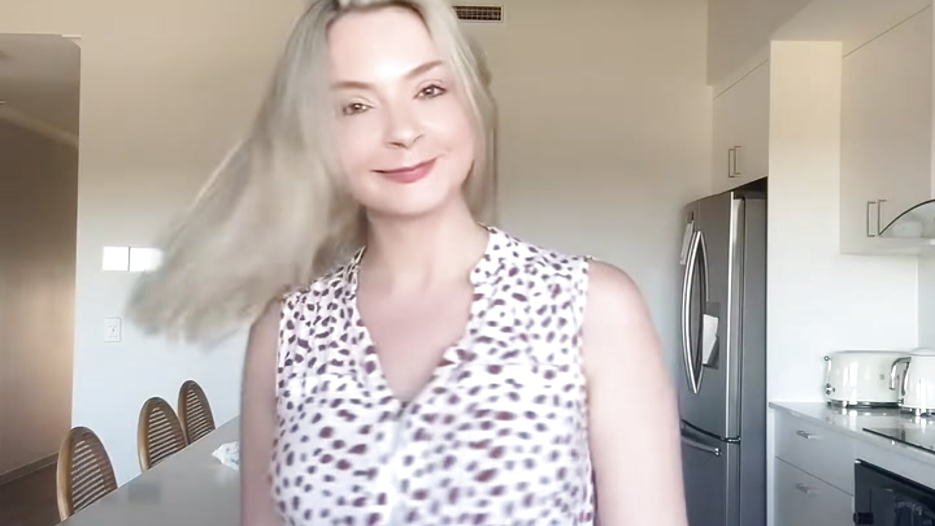 Hello - video by Lotttiee cam model