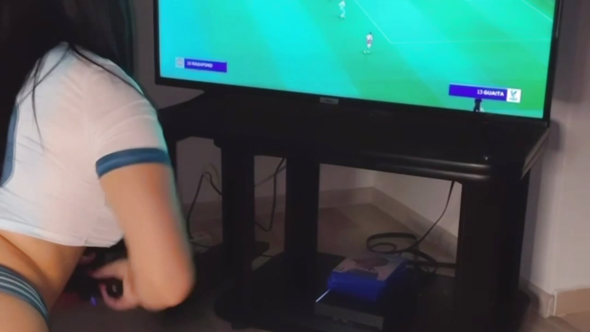 Wanna have a match together? 🎮🩷 - Vídeo de KatieSwan, modelo de vídeos