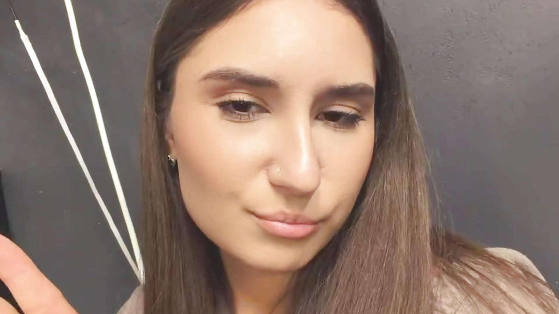 Lipsing tiktok - video by KittyNoSkirty cam model