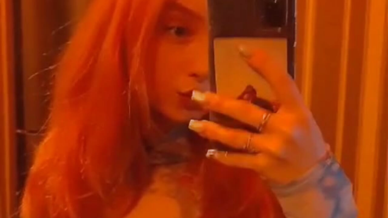 Does orange suit me? – video od webkamerové modelky kiii_sa