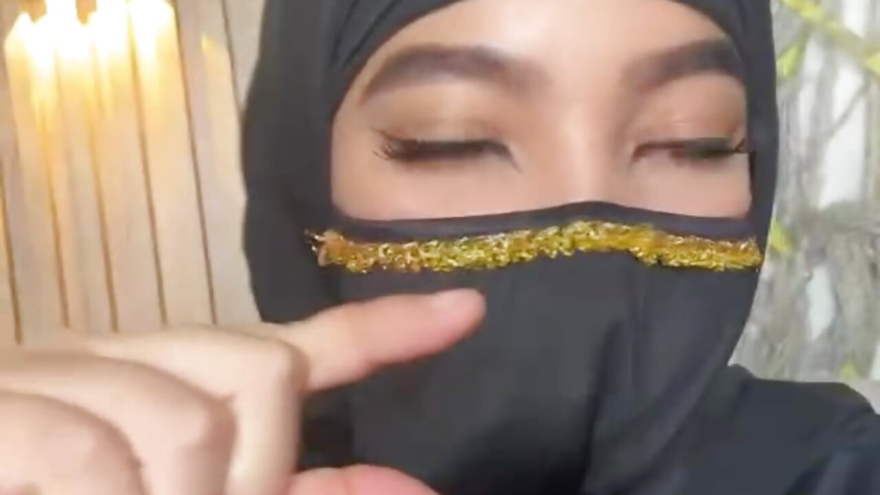 😳 - video by lili_starxoxo cam model