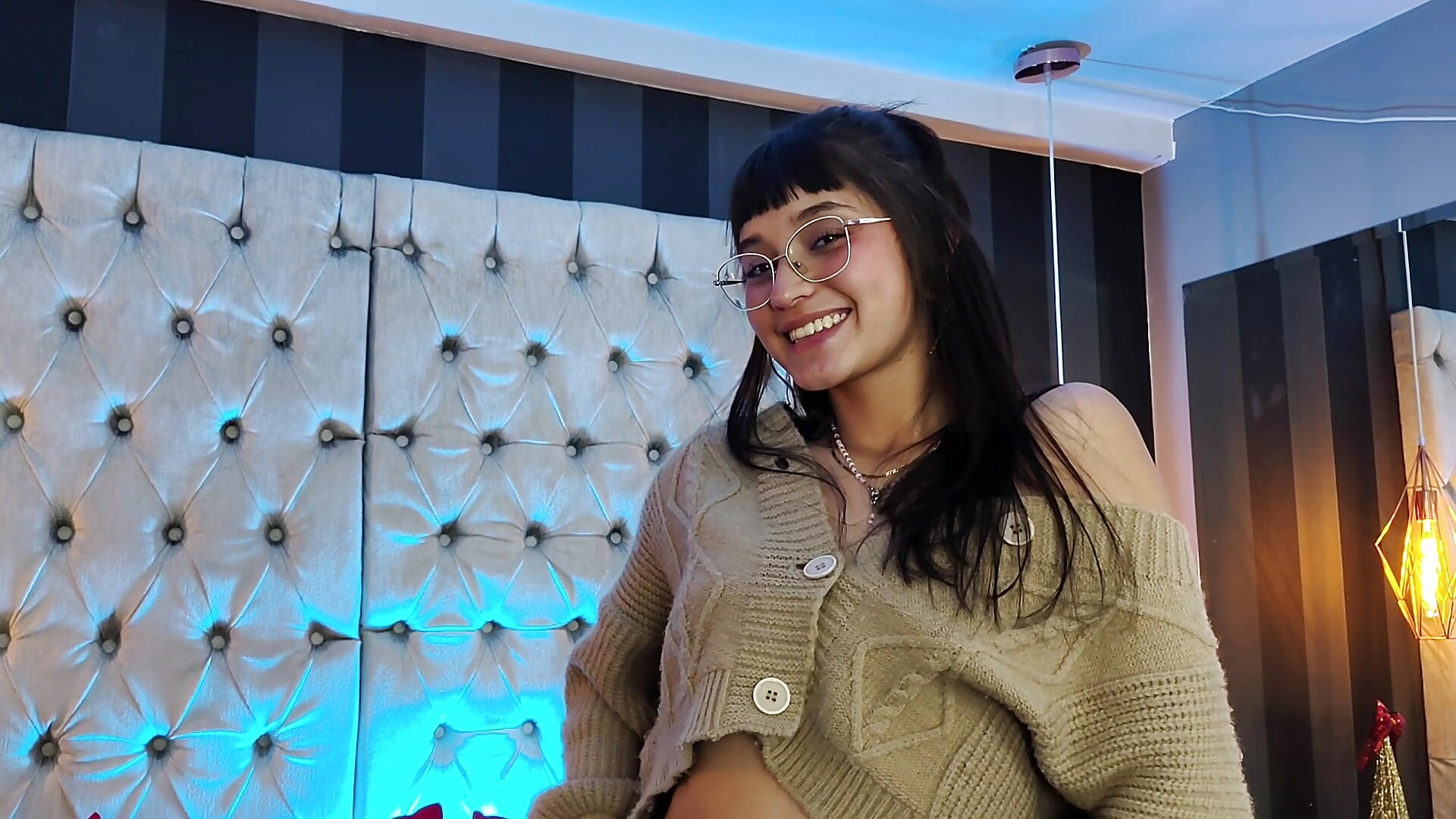 presentacion – video modela na kameri MoreAlice