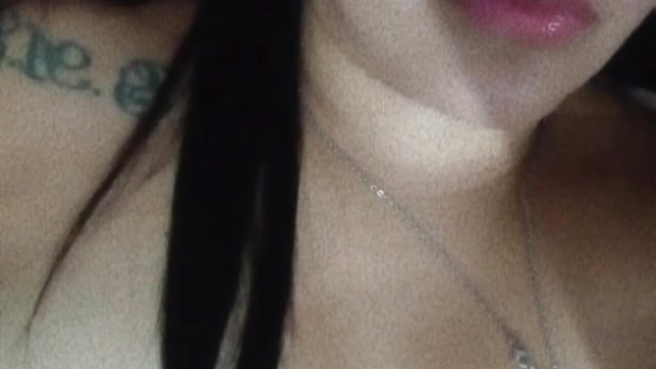 Aburrida  😒  quieres jugar? – video od BratzVelvet