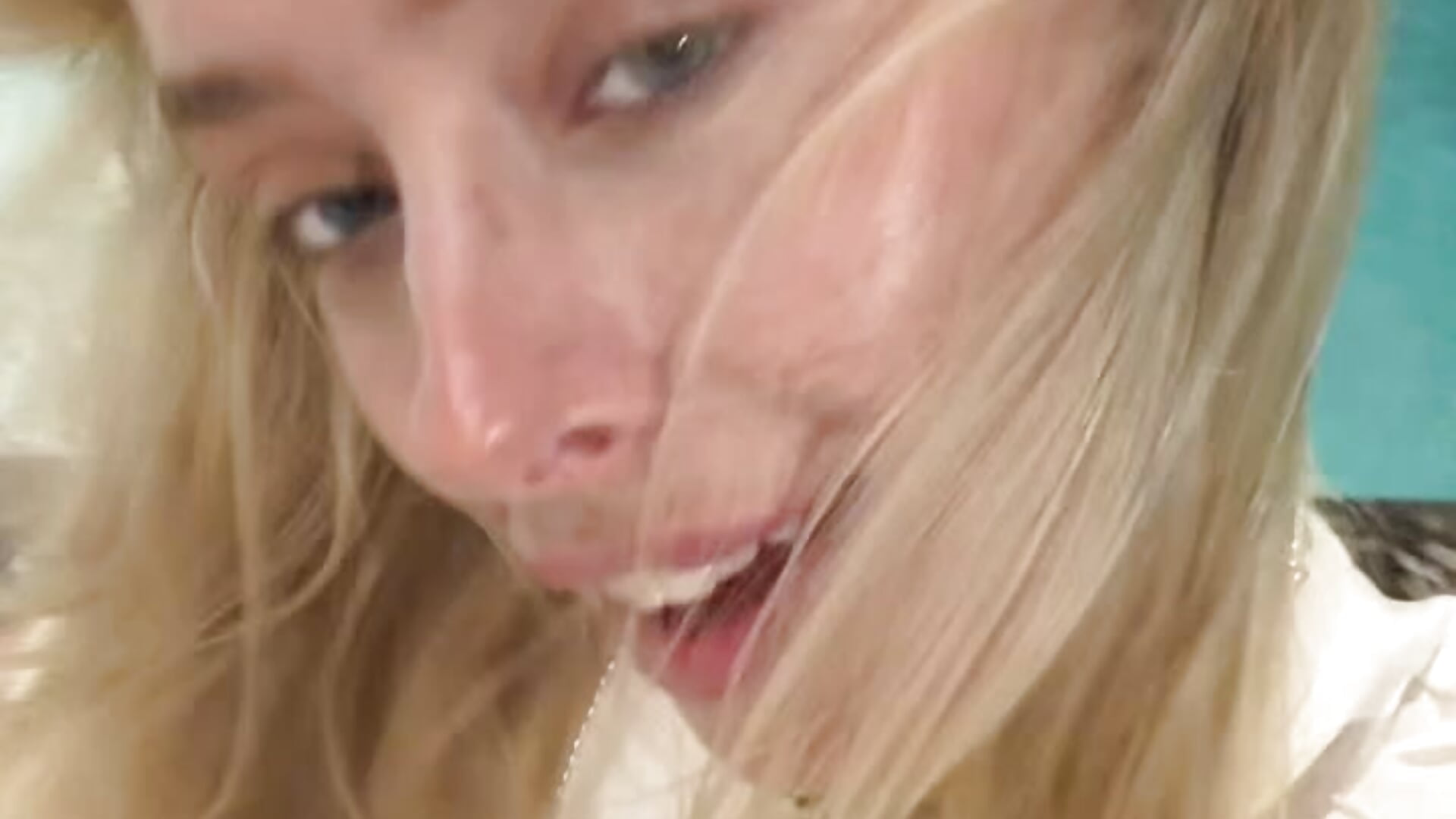 The wind plays with my hair - clip cu PollyDolly model videochat
