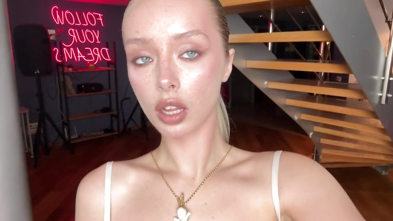do you like it? - clip cu PollyDolly model videochat